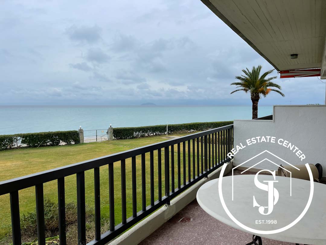 BeachFront Living, In A Gated Complex!! Fabulous Location!!